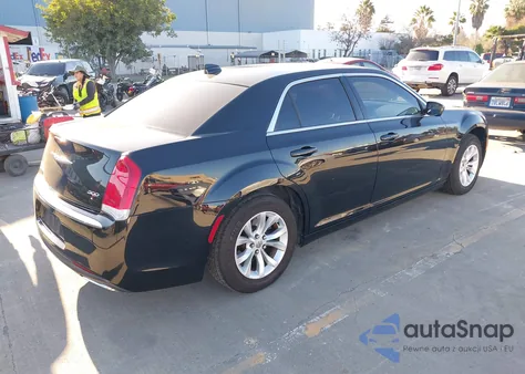 2015 Chrysler 300 Limited z USA, uszkodzony, nr VIN 2C3CCAAG8FH931974